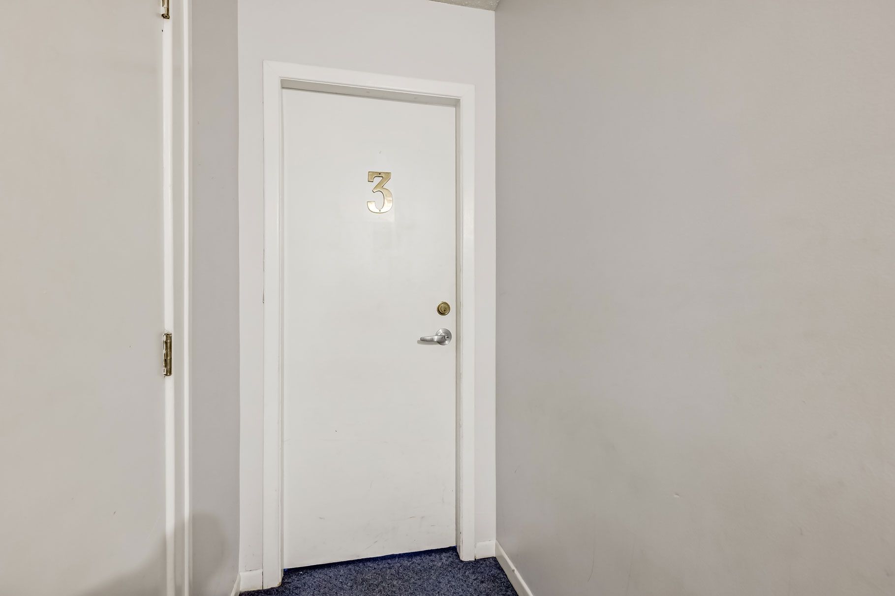 1200 Avenue Road Upper#3
