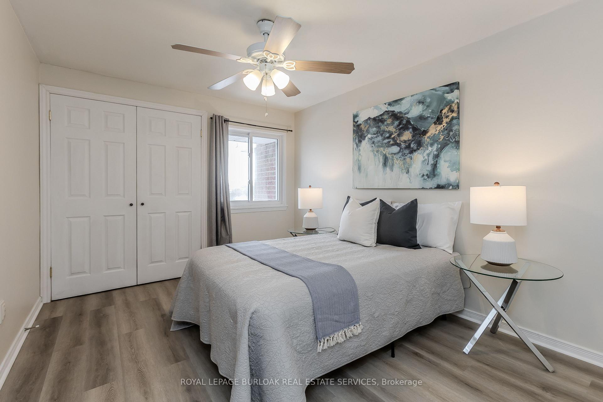 4 Bedrooms Condo at 25 Redbury, Hamilton For sale