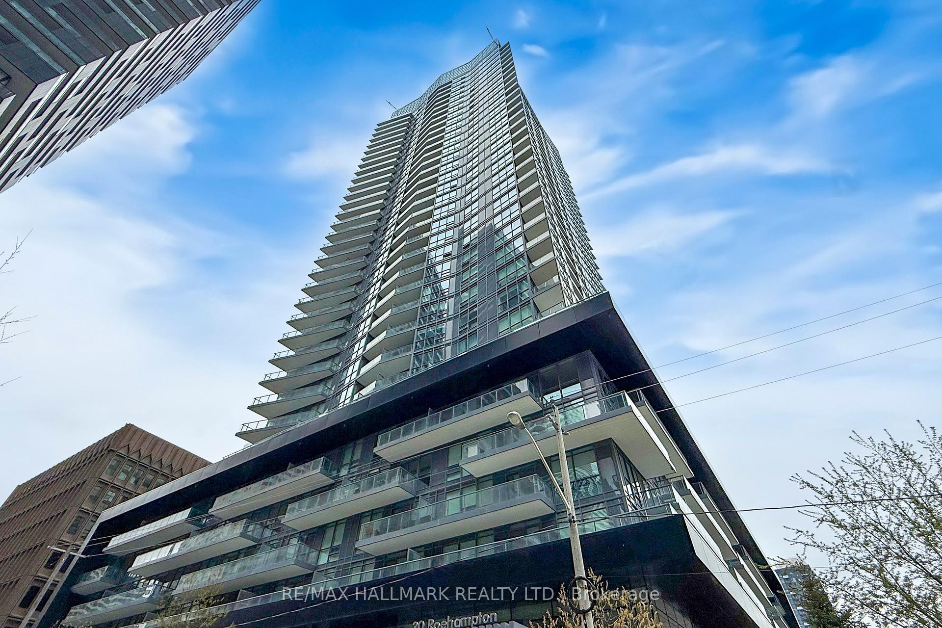 3 Bedrooms Condo at 30 Roehampton, Toronto For sale