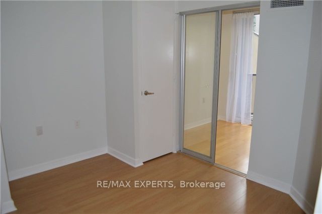 85 Bloor Street E 912