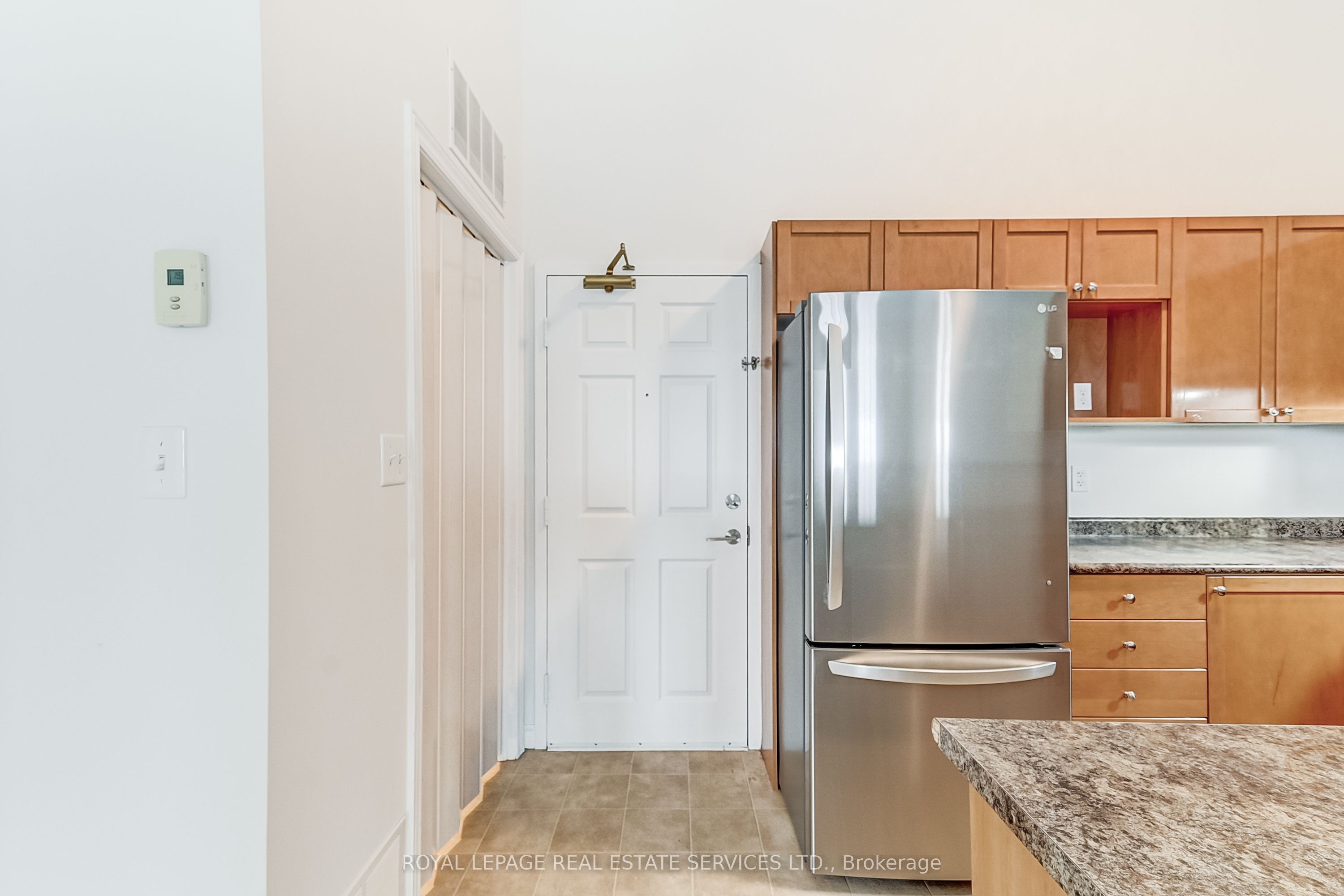 1483 Maple Avenue, #409