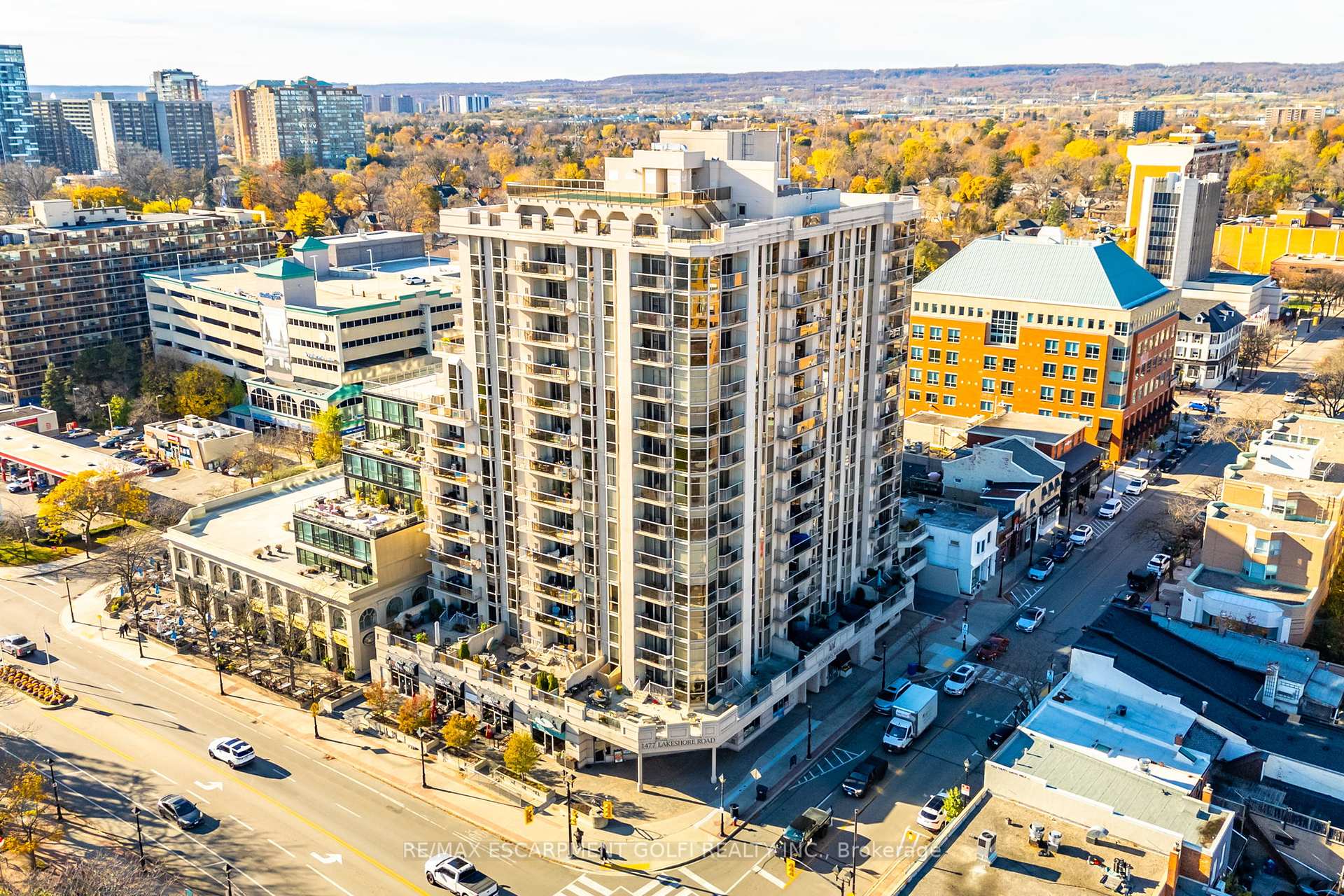 2 Bedrooms Condo at 1477 Lakeshore, Burlington For sale