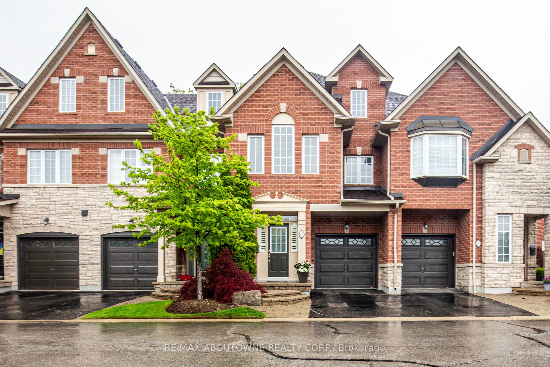 4 Bedrooms Condo at 300 Ravineview, Oakville For sale