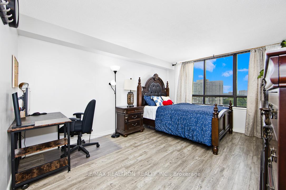 4 Bedrooms Condo at 25 Bamburgh, Toronto For sale