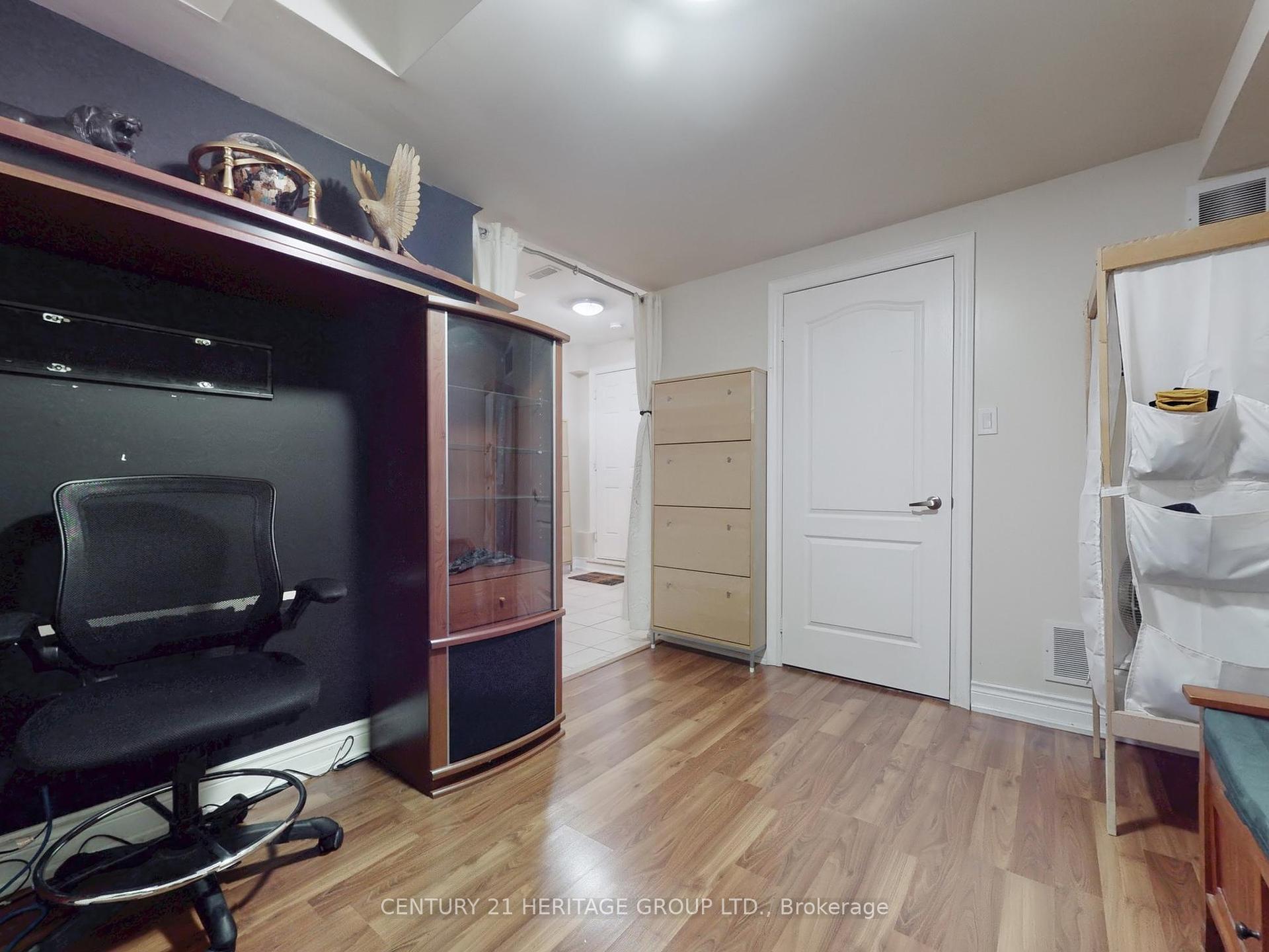 4 Bedrooms Condo at 127 Mill, Toronto For sale