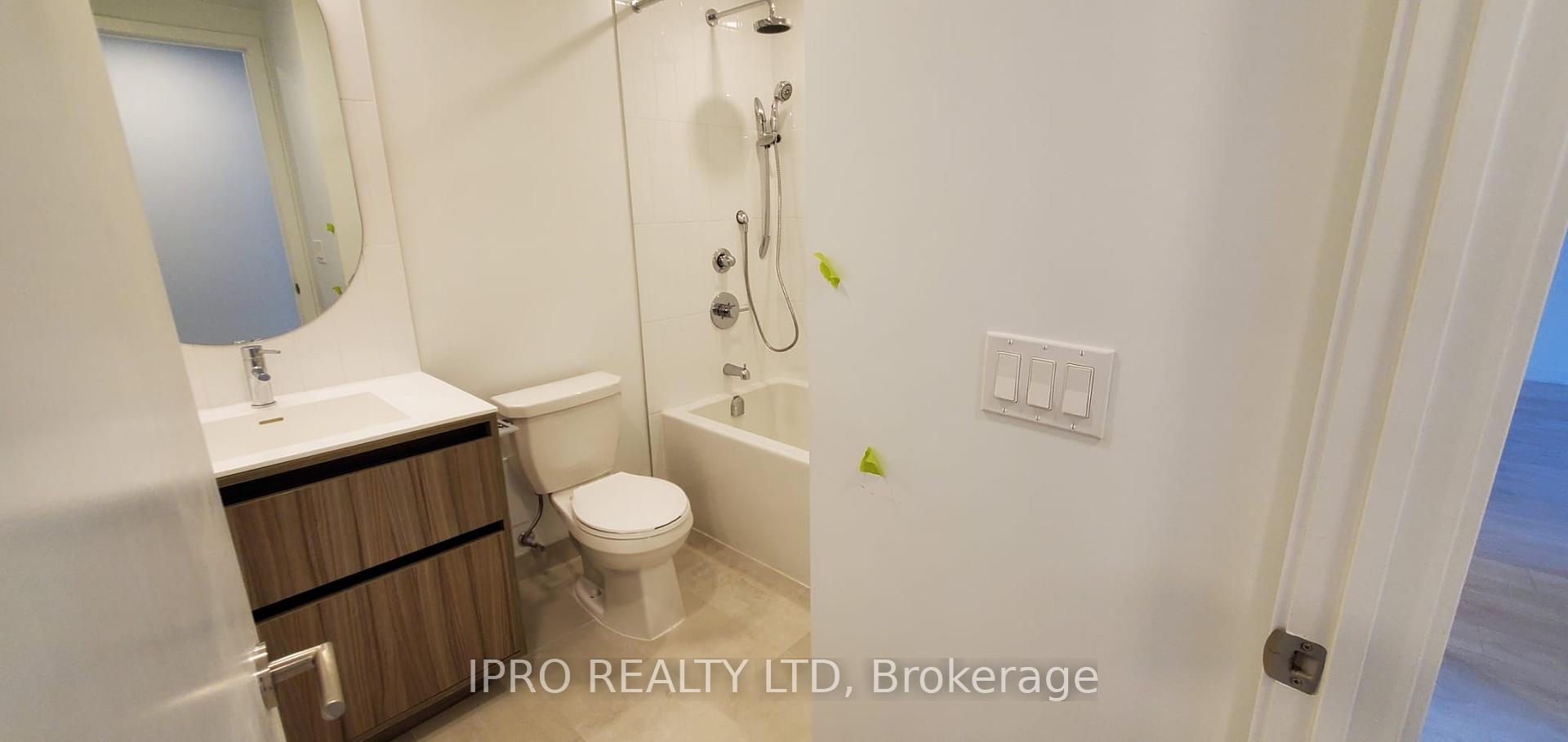 2 Bedrooms Condo at 7950 Bathurst, Vaughan For sale