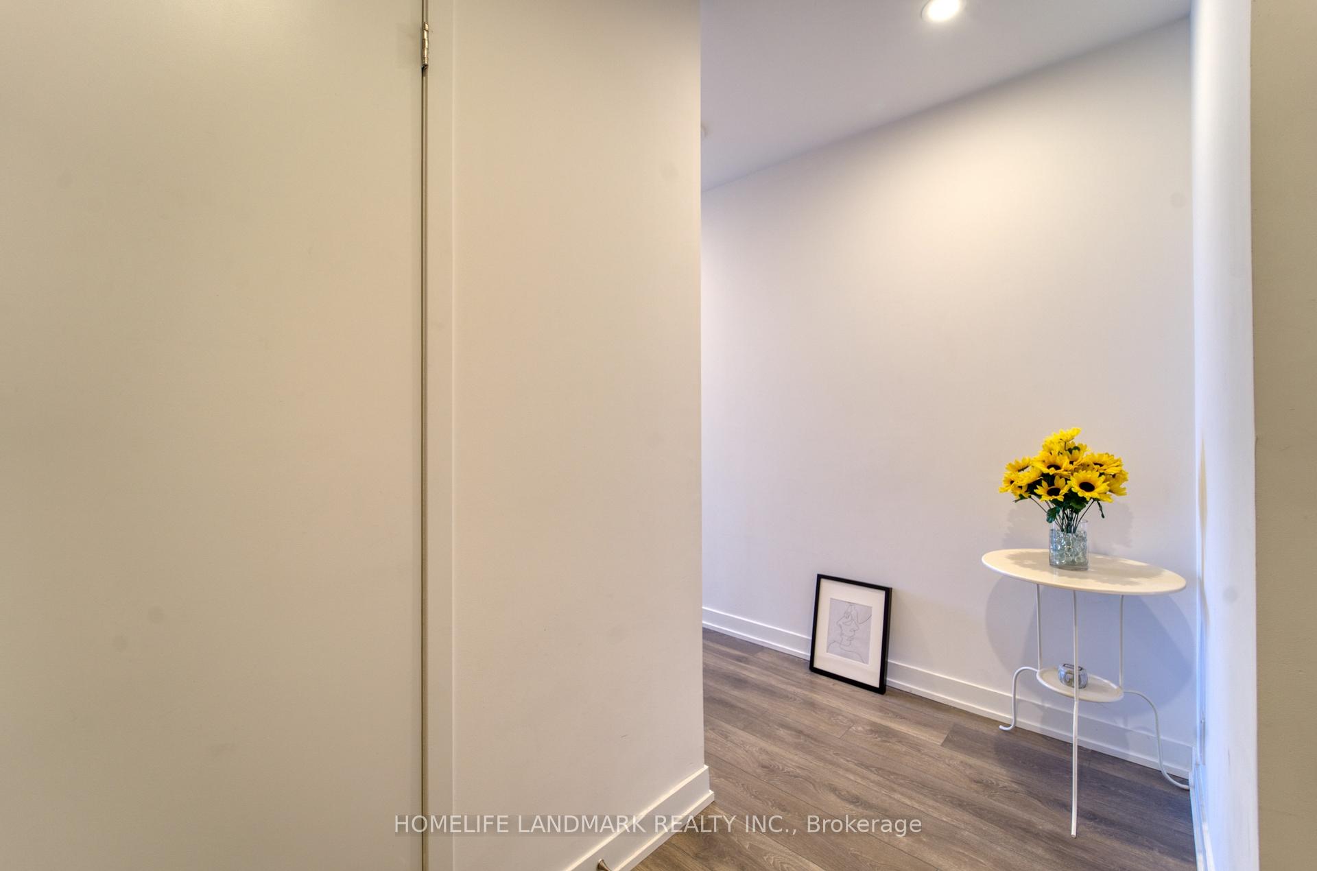 2 Bedrooms Condo at 15 HOLMES,  Toronto For sale