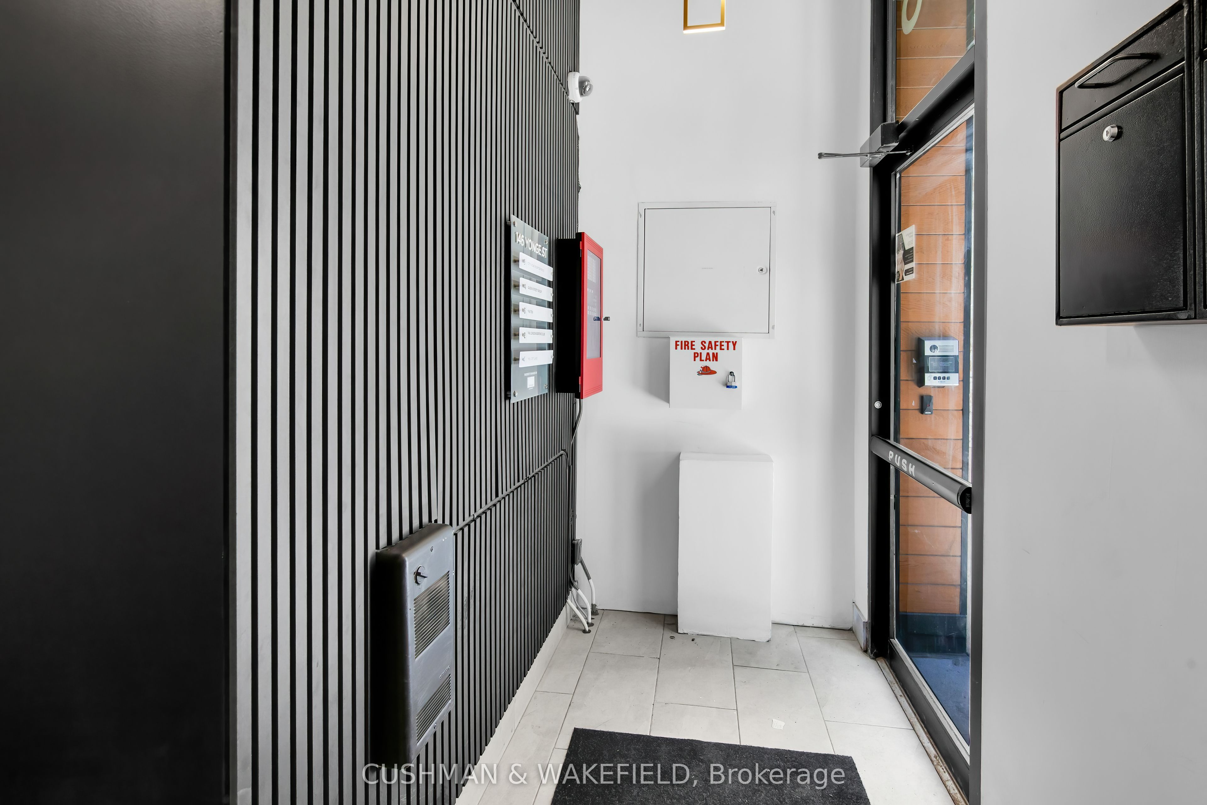 146 Yonge Street, #400