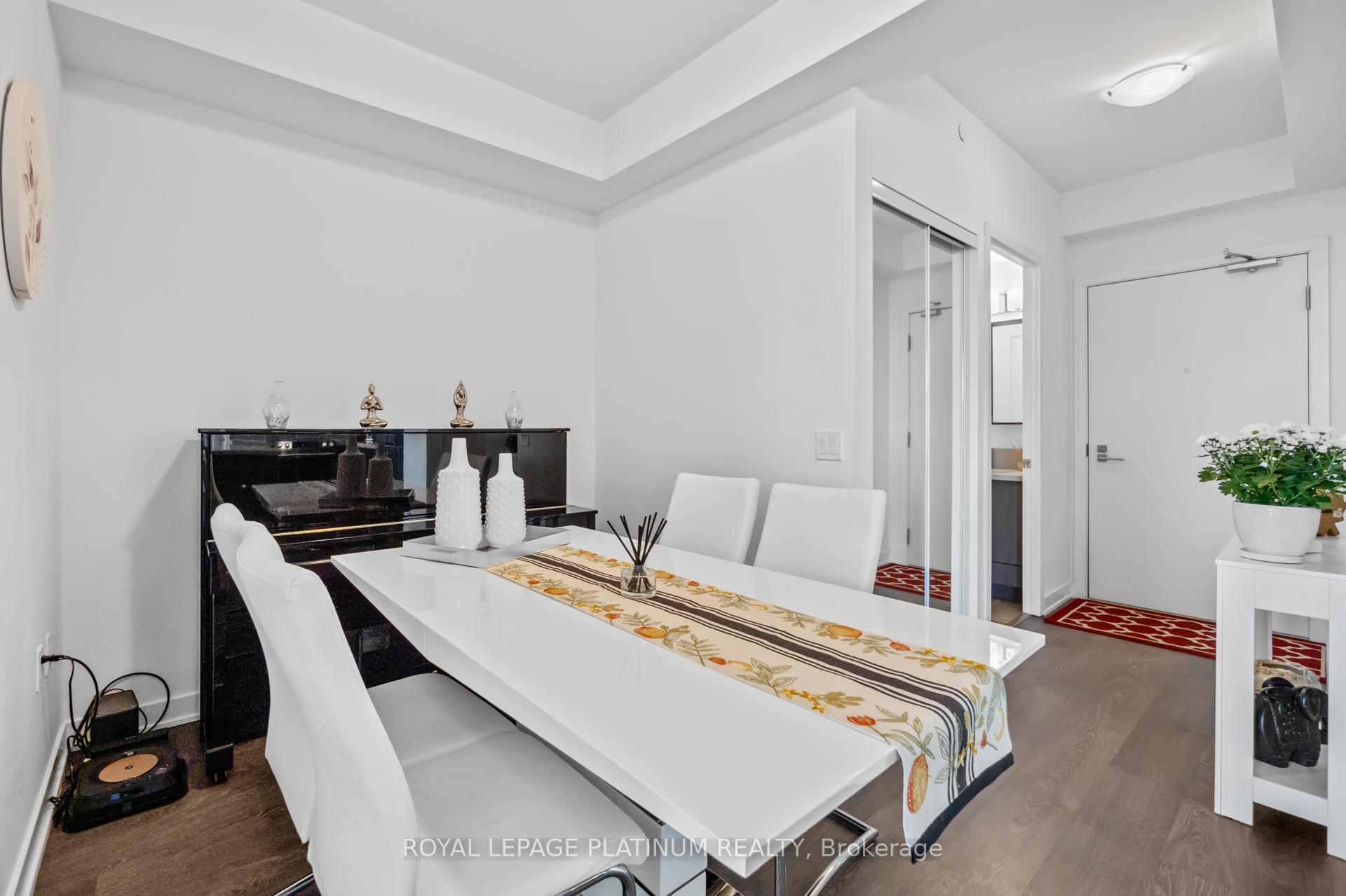 3 Bedrooms Condo at 4699 Glen Erin, Mississauga For sale