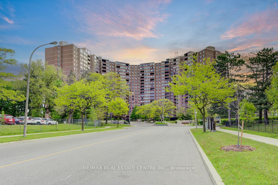 716 The West Mall