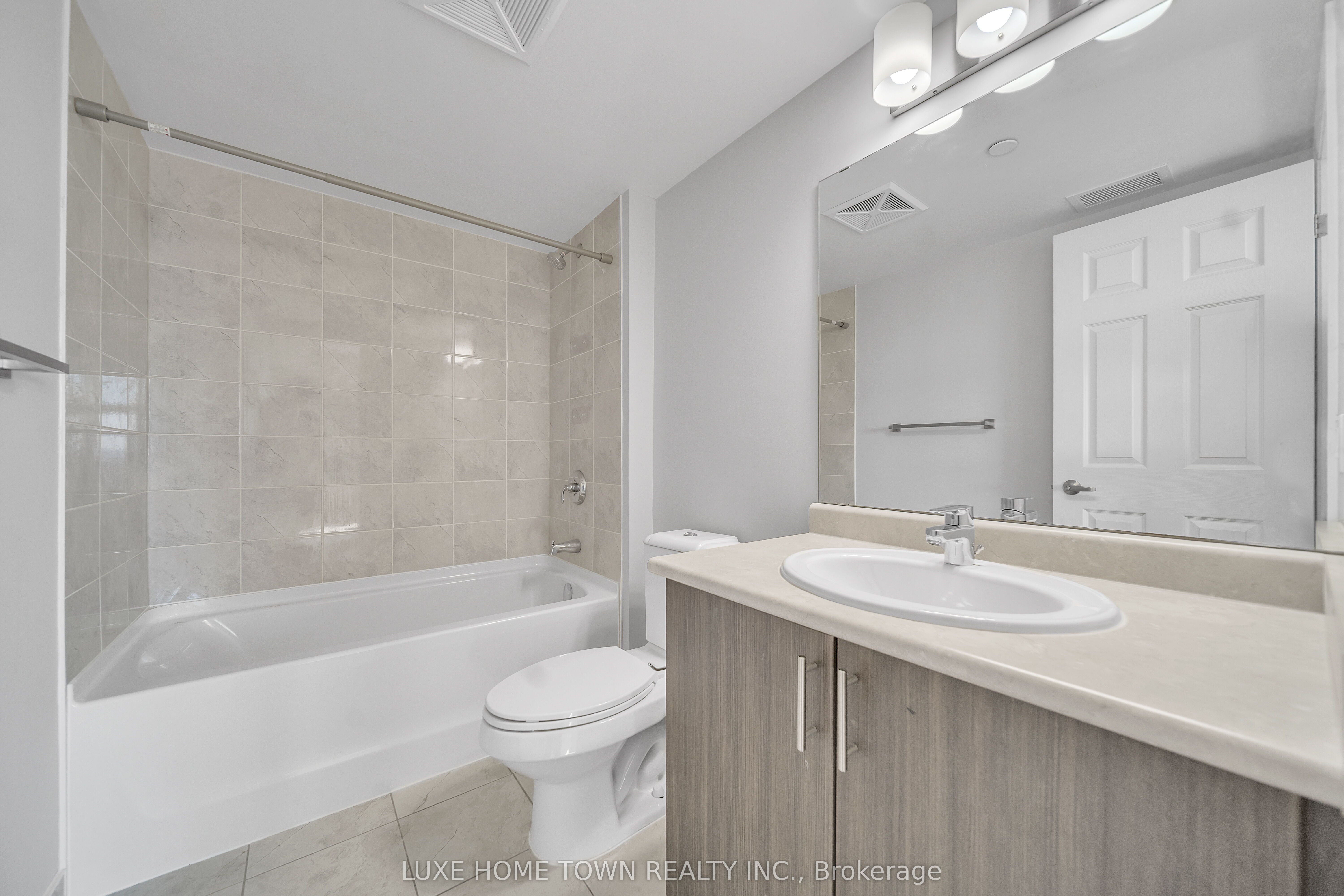 716 Main Street E, #801