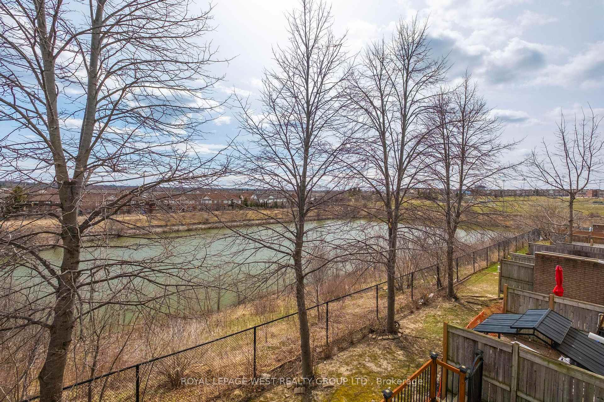 3 Bedrooms Condo at 280 Hillcrest,  Mississauga For sale