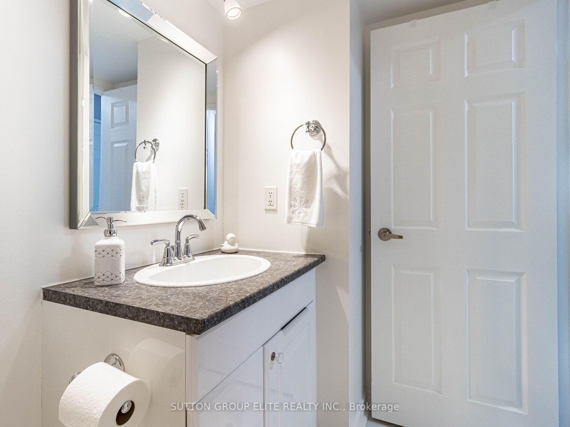 2 Bedrooms Condo at 50 Elm, Mississauga For sale