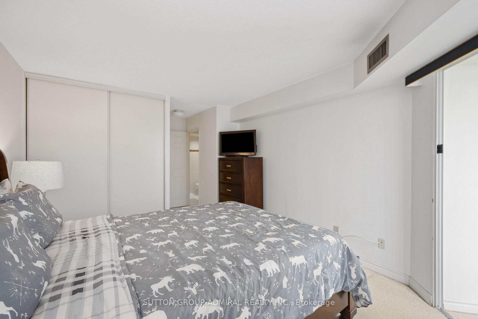 3 Bedrooms Condo at 4460 Tucana, Mississauga For sale