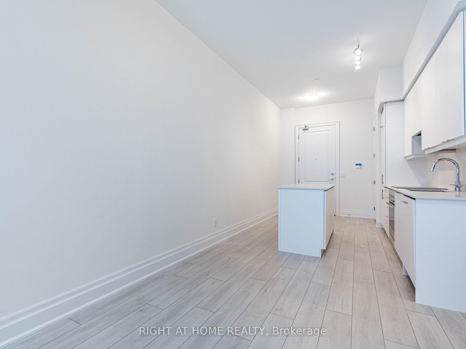2 Bedrooms Condo at 30 Elm,  Mississauga For sale