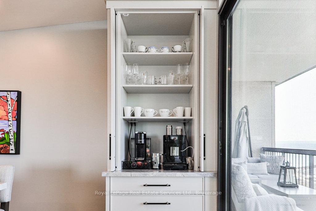 2 Bedrooms Condo at 2170 Marine, Oakville For sale