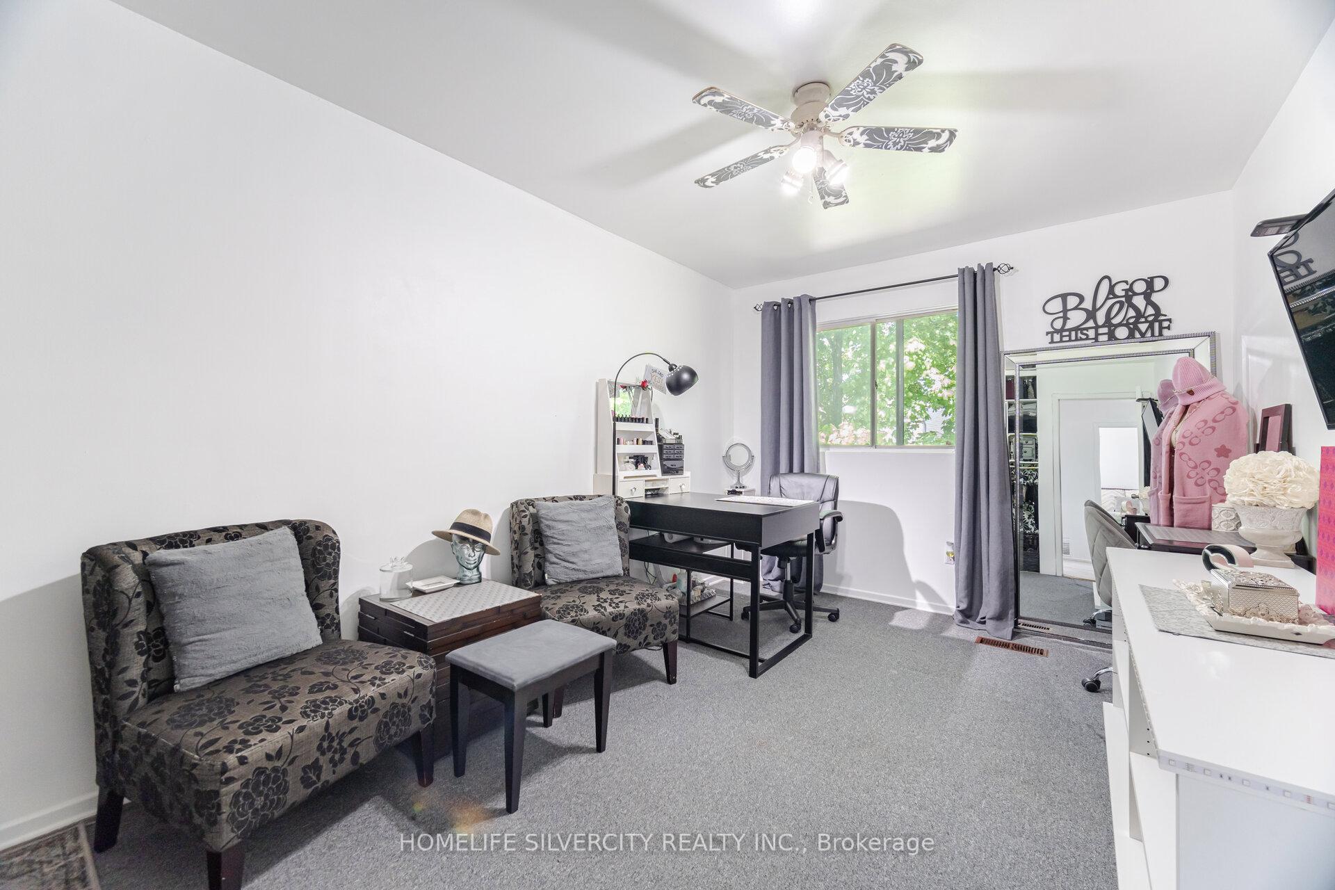 3 Bedrooms Condo at 3500 Glen erin, Mississauga For sale