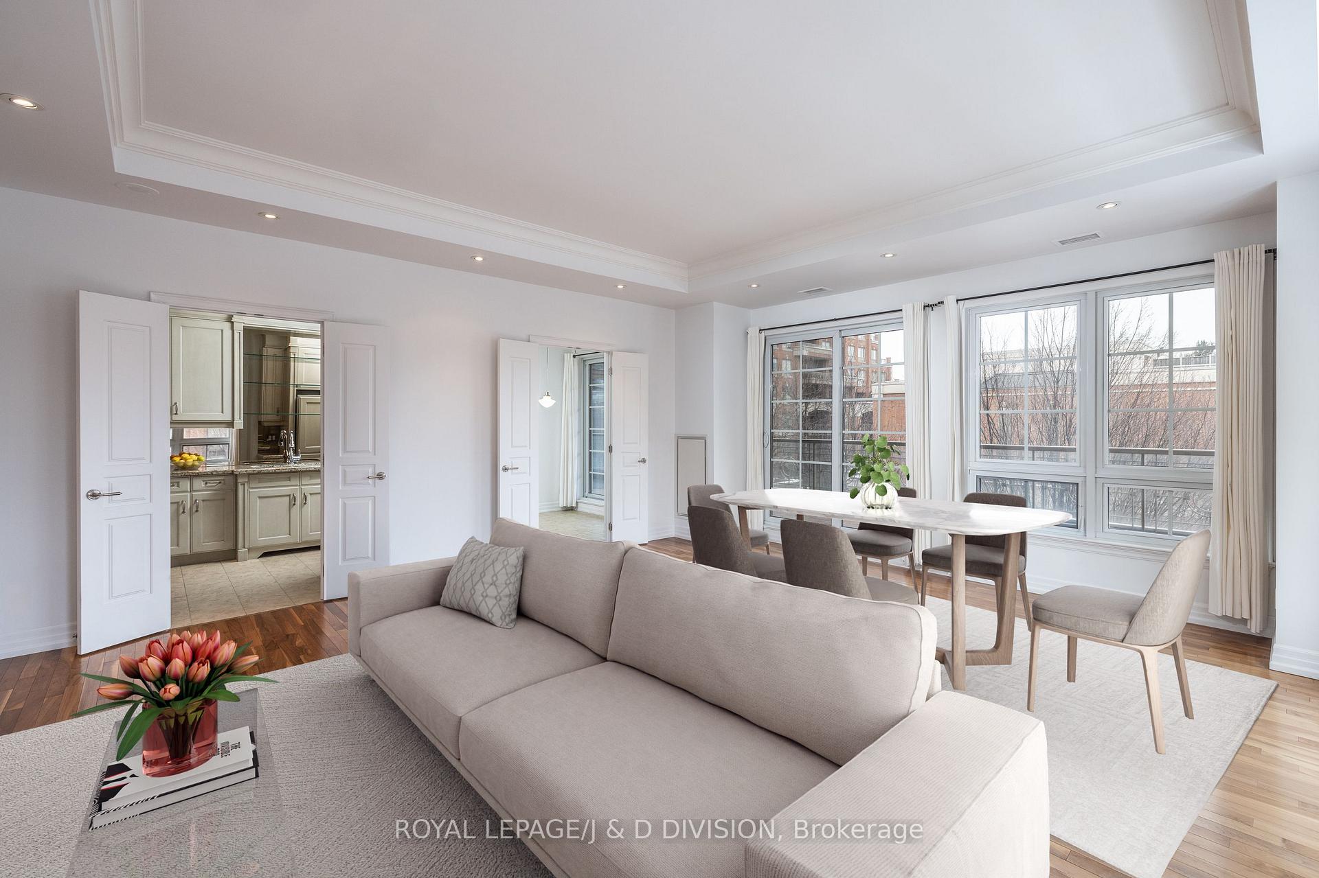 2 Bedrooms Condo at 20 Burkebrook, Toronto For sale