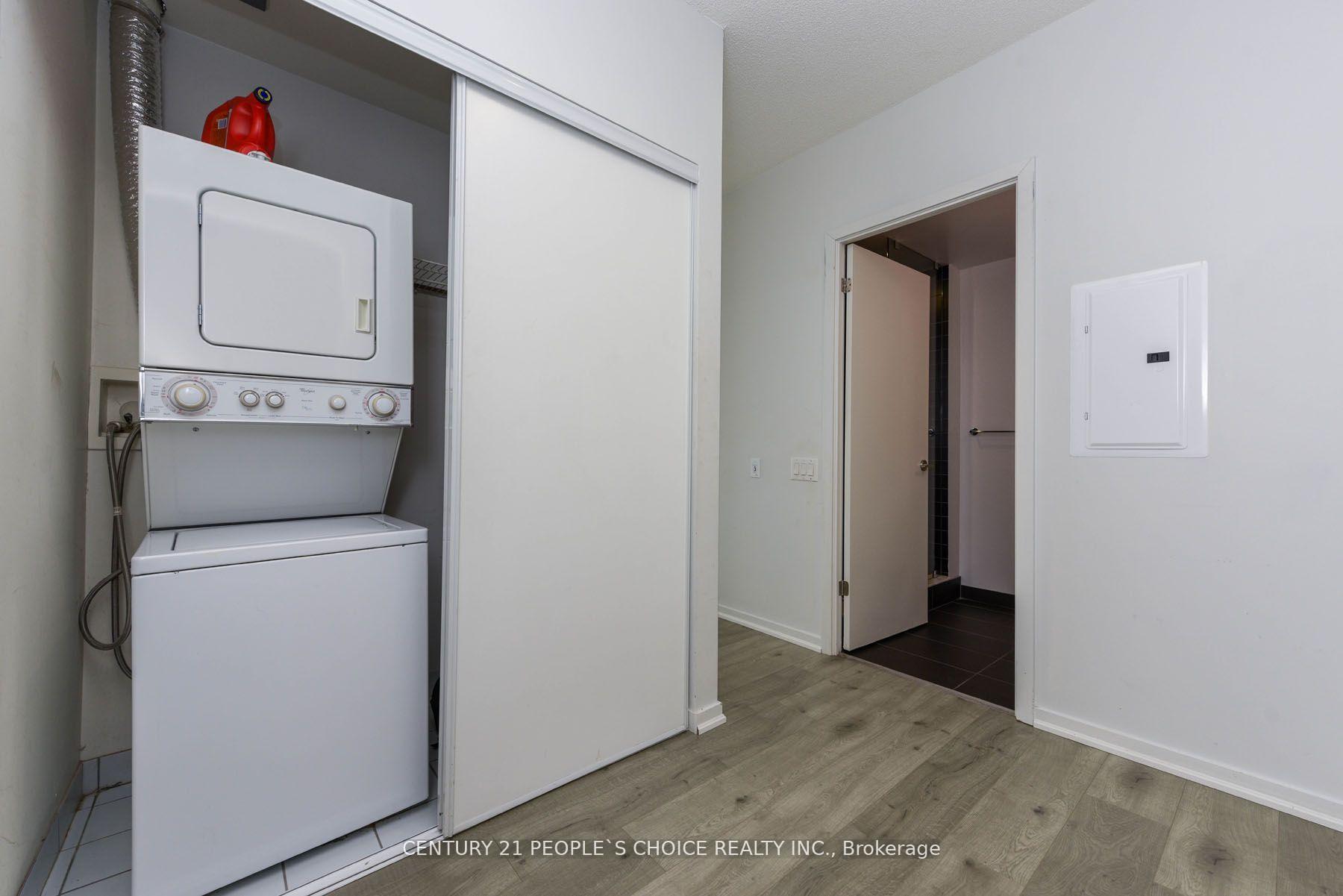 2 Bedrooms Condo at 105 The Queensway, Toronto For sale