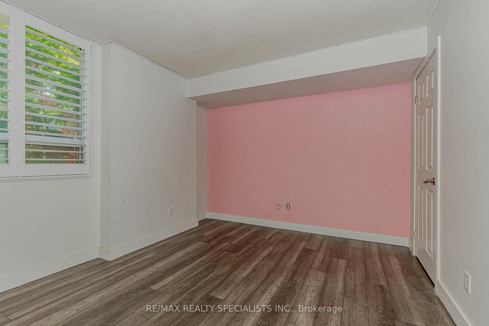 2 Bedrooms Condo at 32 Tannery, Mississauga For sale