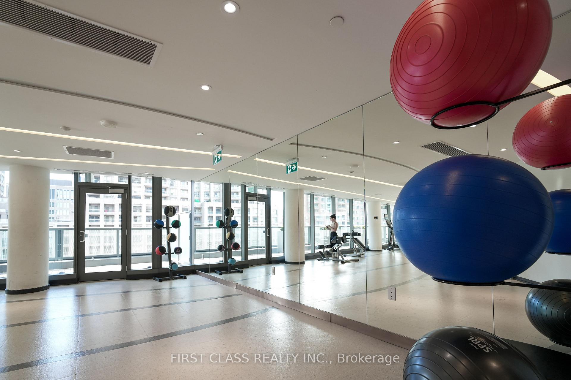 2 Bedrooms Condo at 11 Wellesley,  Toronto For sale
