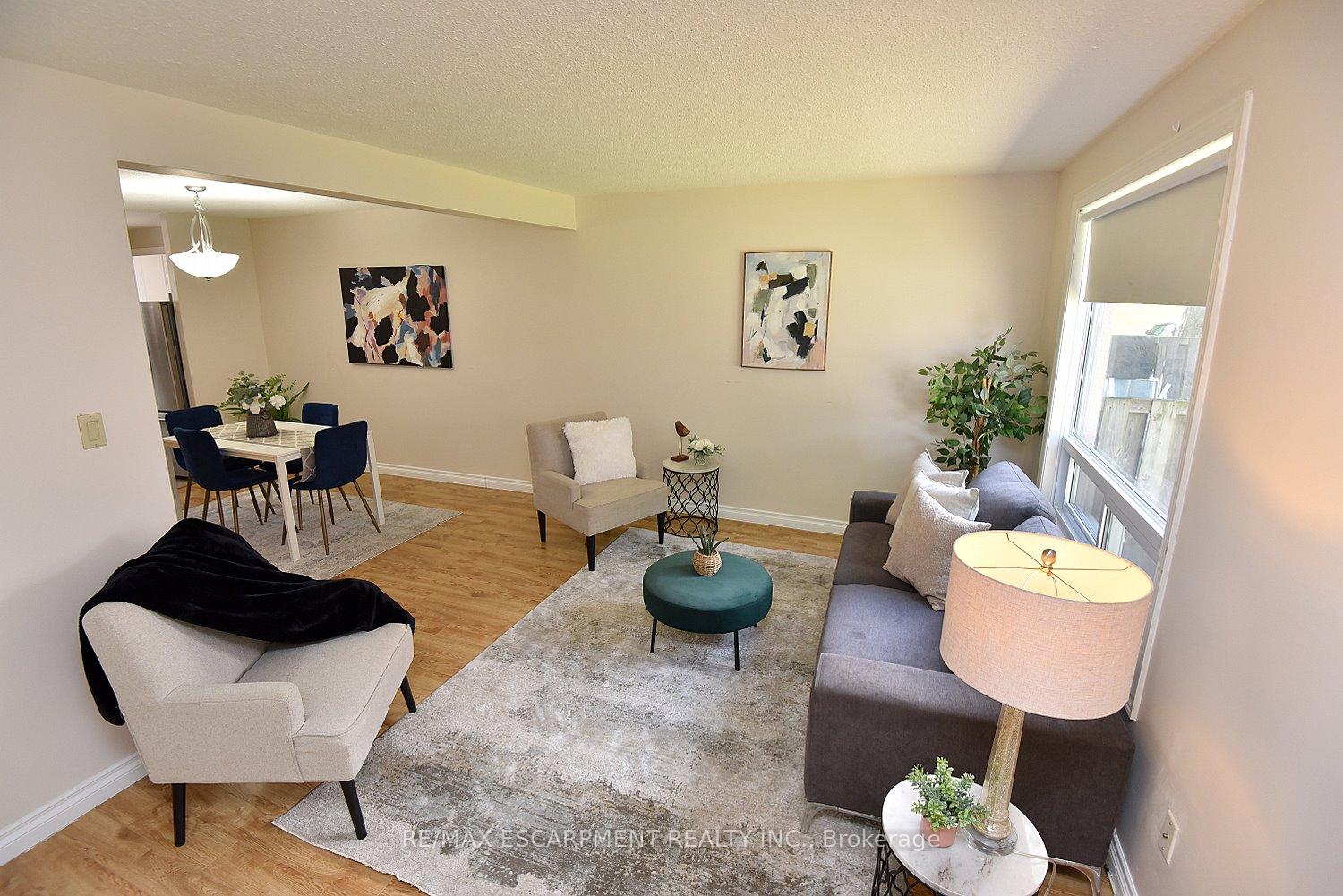 4 Bedrooms Condo at 250 Magnolia, Hamilton For sale