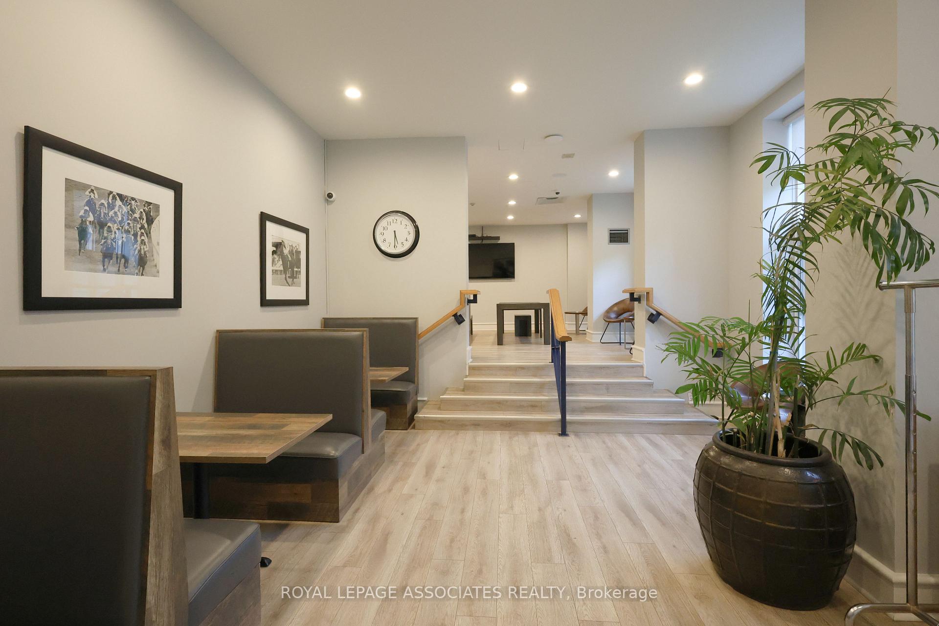 1 Bedroom Condo at 21 Overlea, Toronto For sale