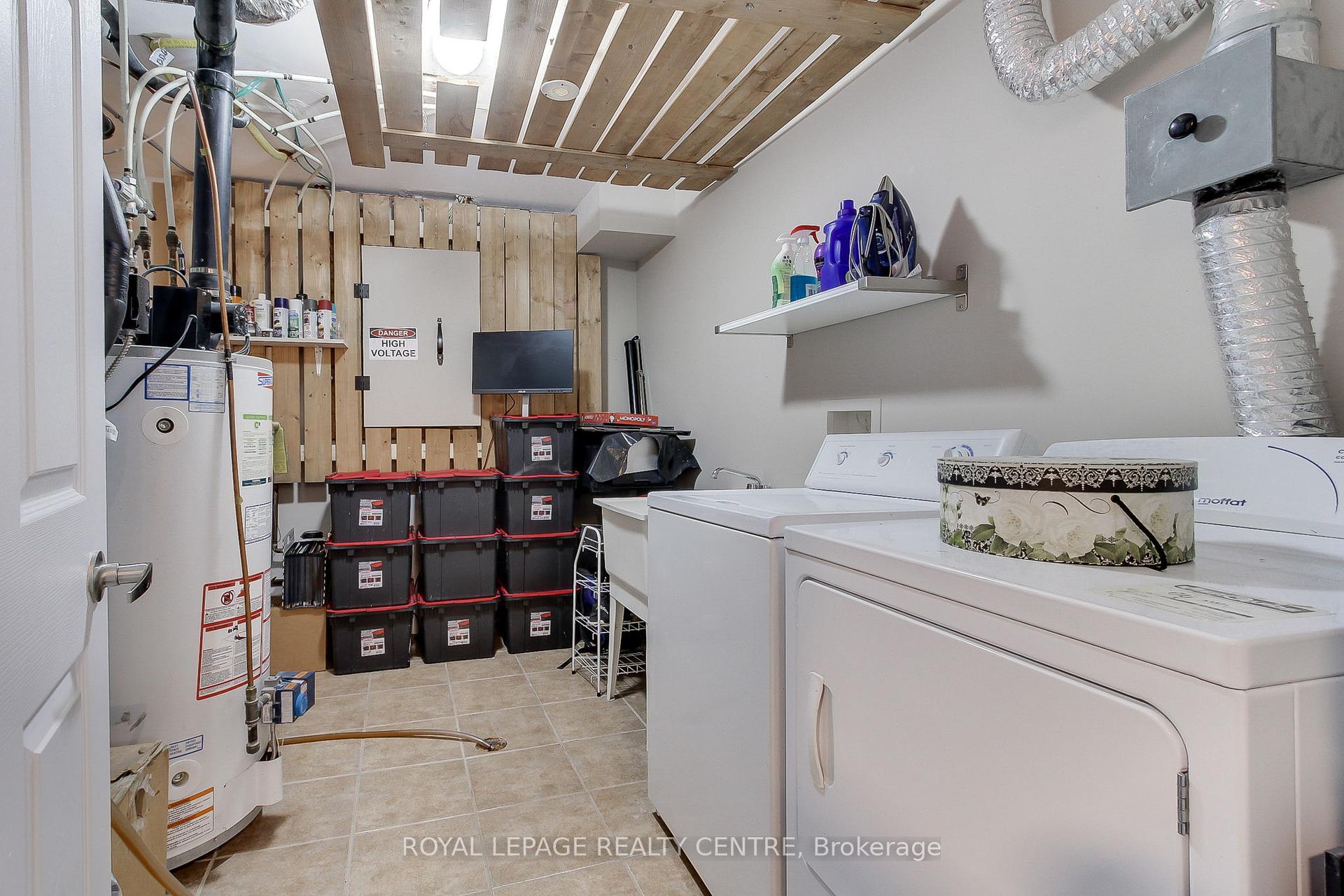 3 Bedrooms Condo at 750 Neighbourhood,  Mississauga For sale