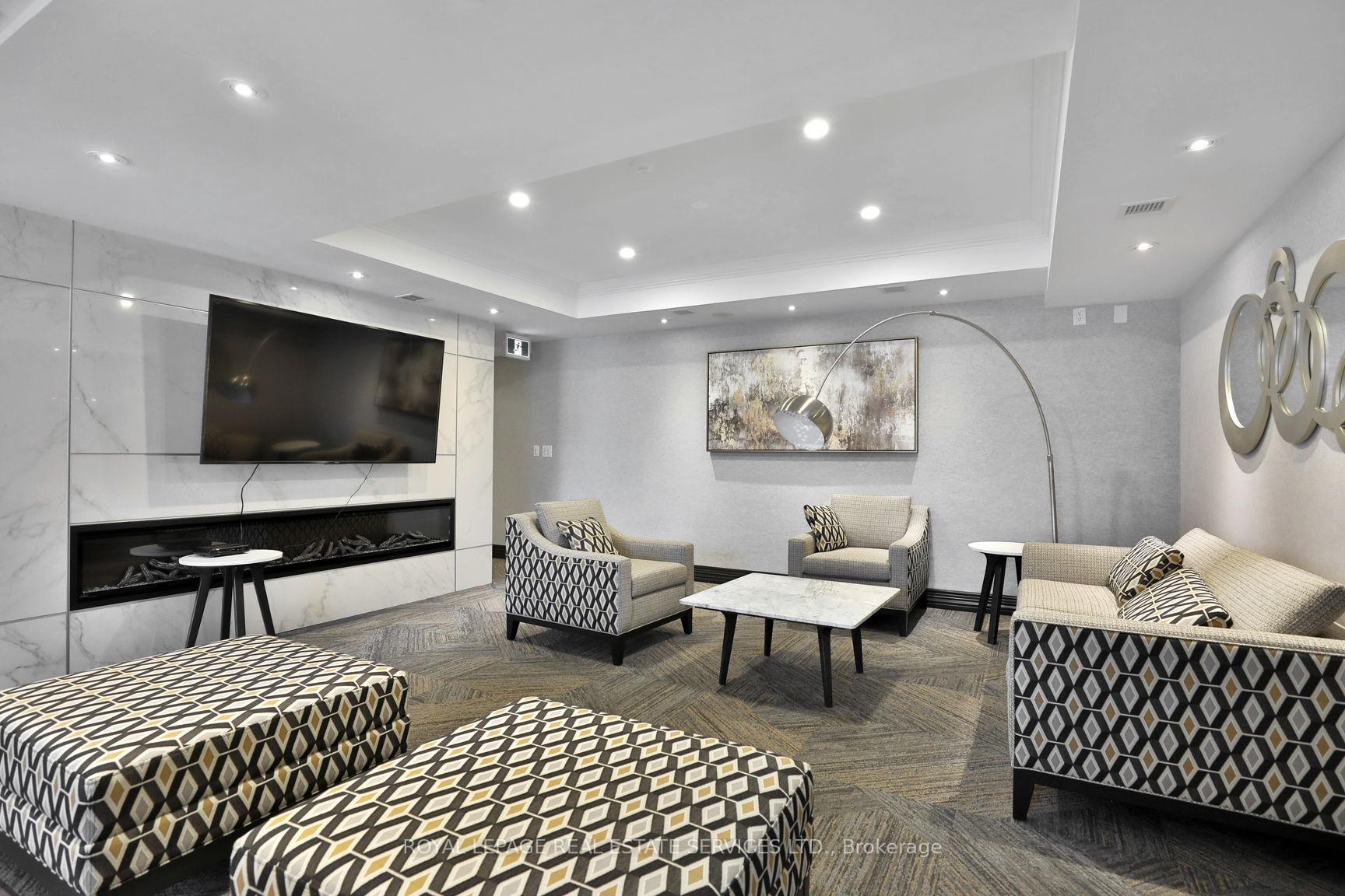 2 Bedrooms Condo at 40 Old Mill, Oakville For sale