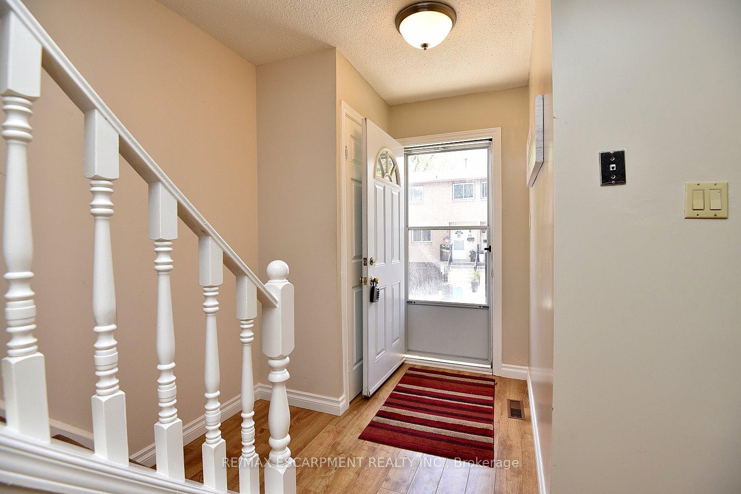 4 Bedrooms Condo at 250 Magnolia, Hamilton For sale