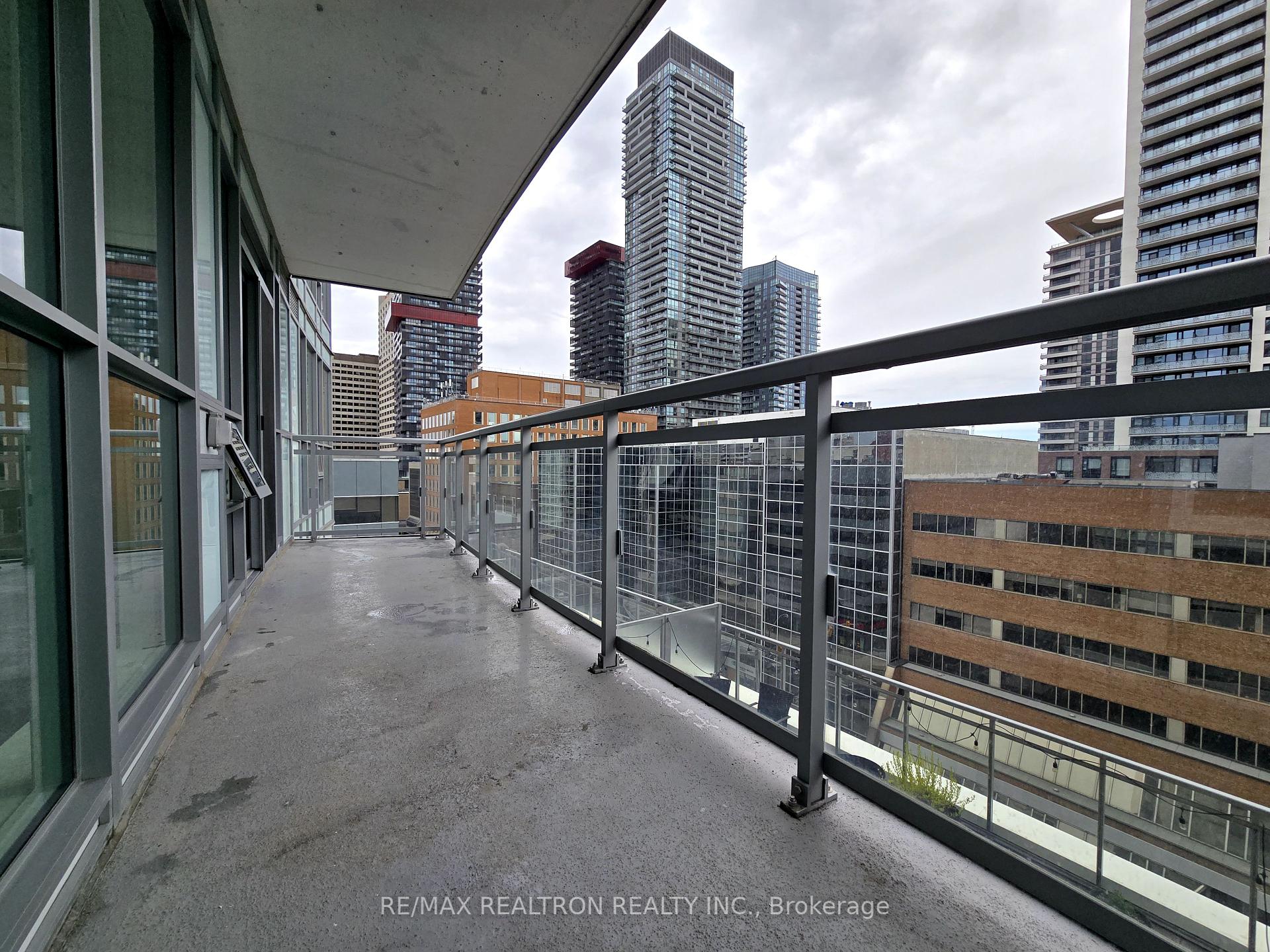 2 Bedrooms Condo at 89 Dunfield,  Toronto For sale