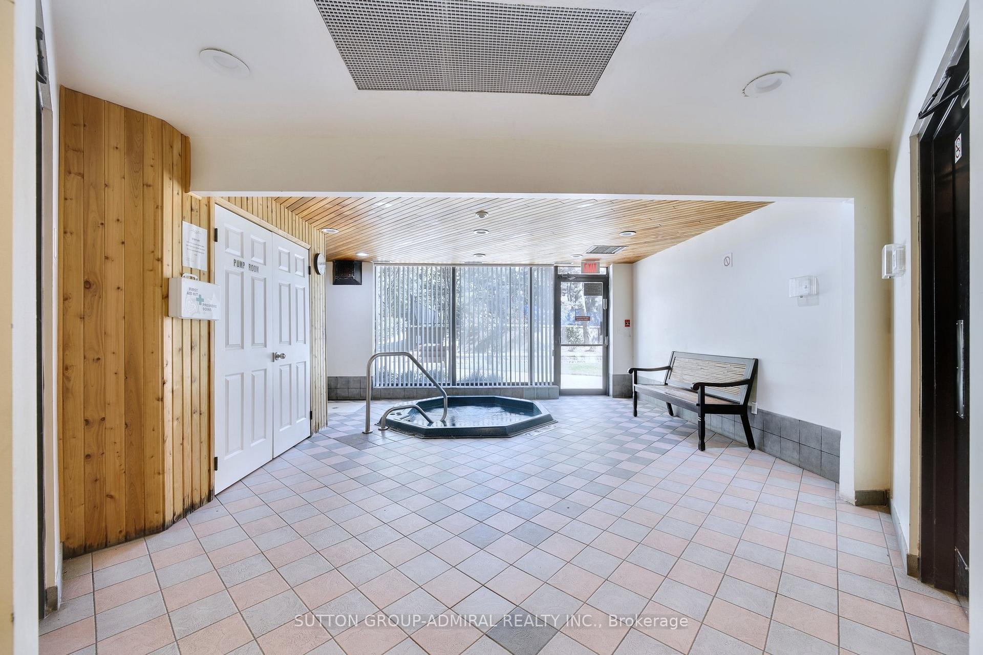 2 Bedrooms Condo at 2091 Hurontario, Mississauga For sale