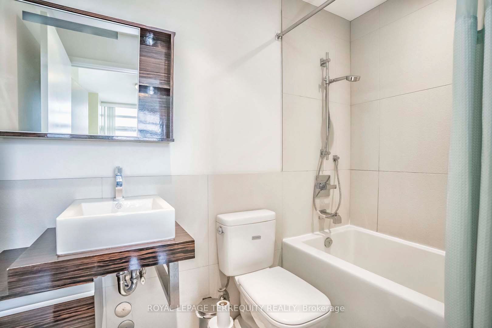 676 Sheppard Avenue E, #607
