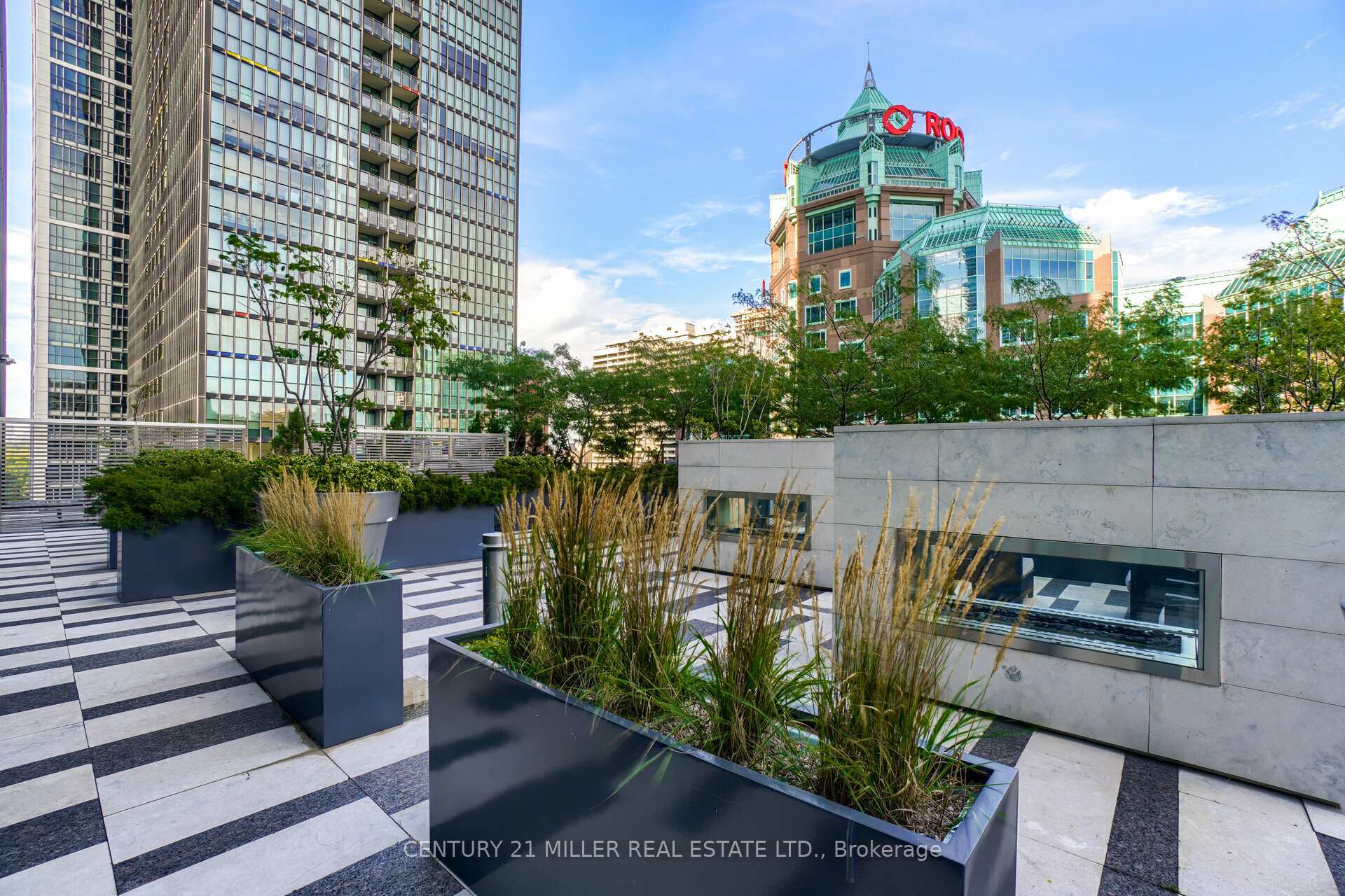 2 Bedrooms Condo at 101 Charles, Toronto For sale
