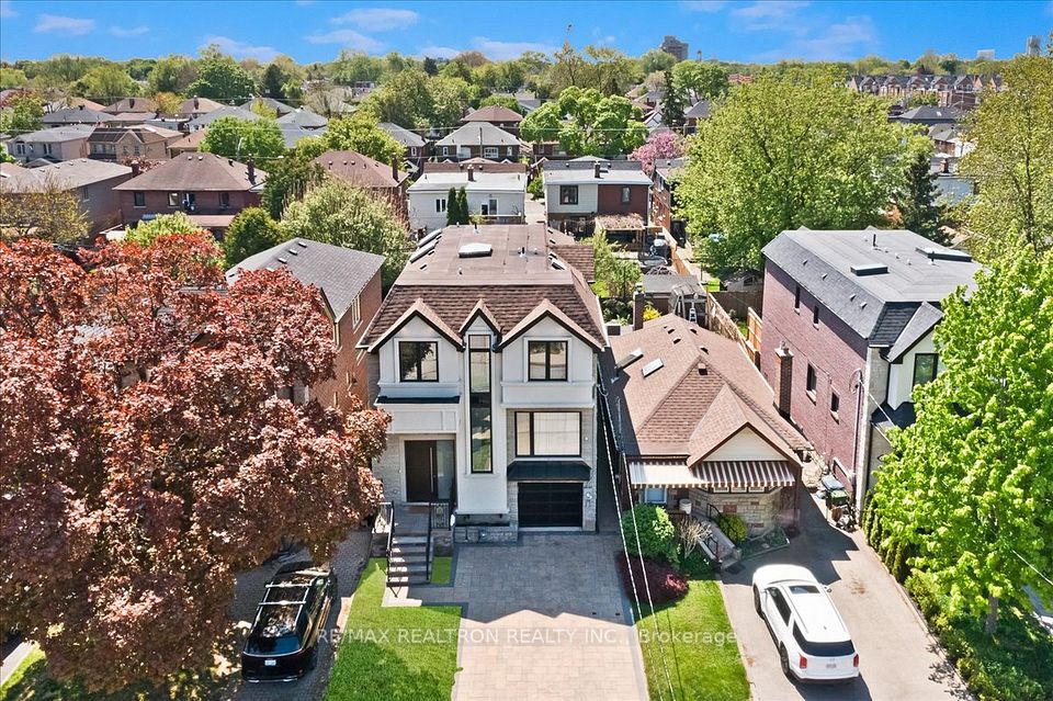 175 Floyd Avenue, Toronto, ON M4J 2H9