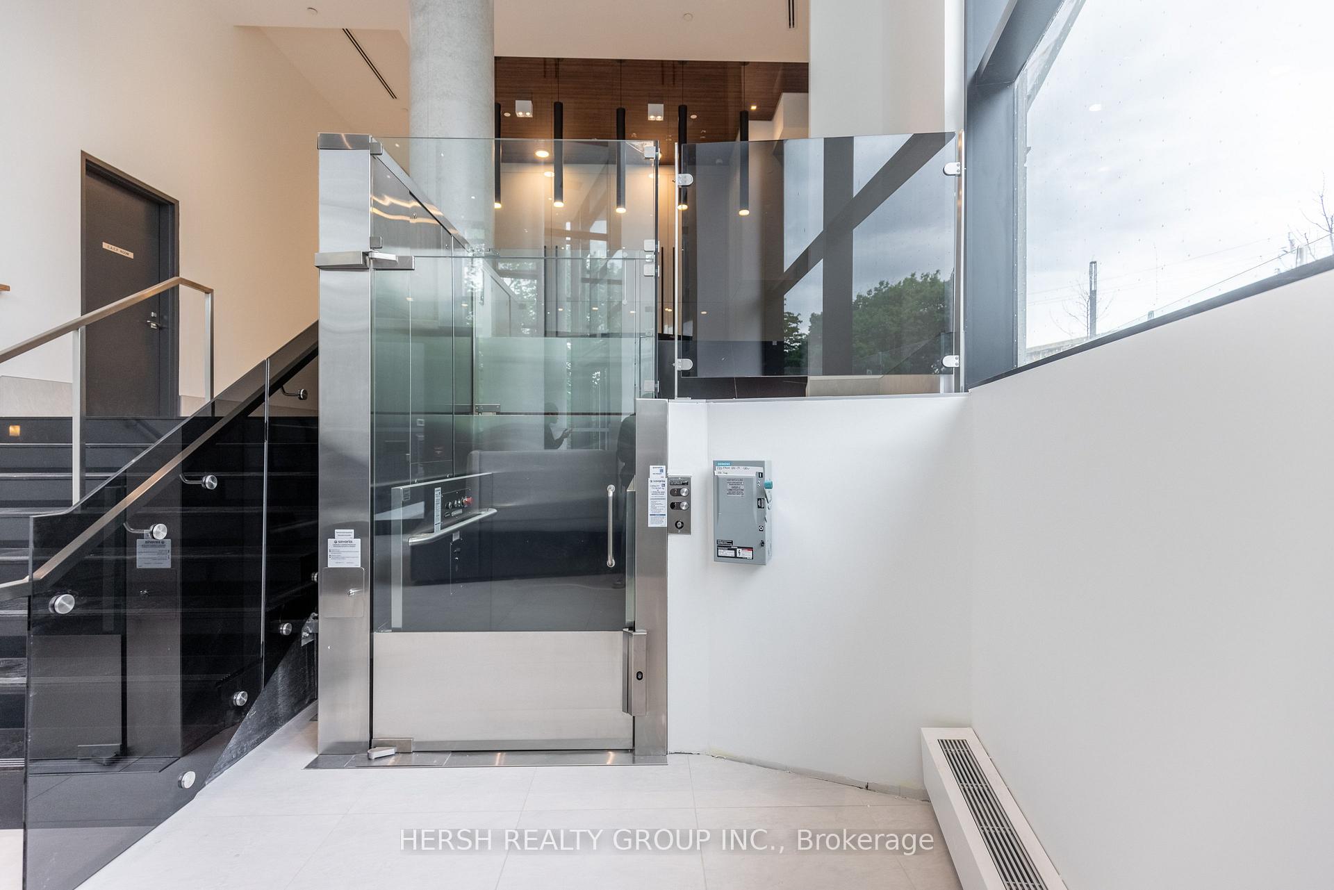 2 Bedrooms Condo at 160 Kingsway,  Toronto For sale