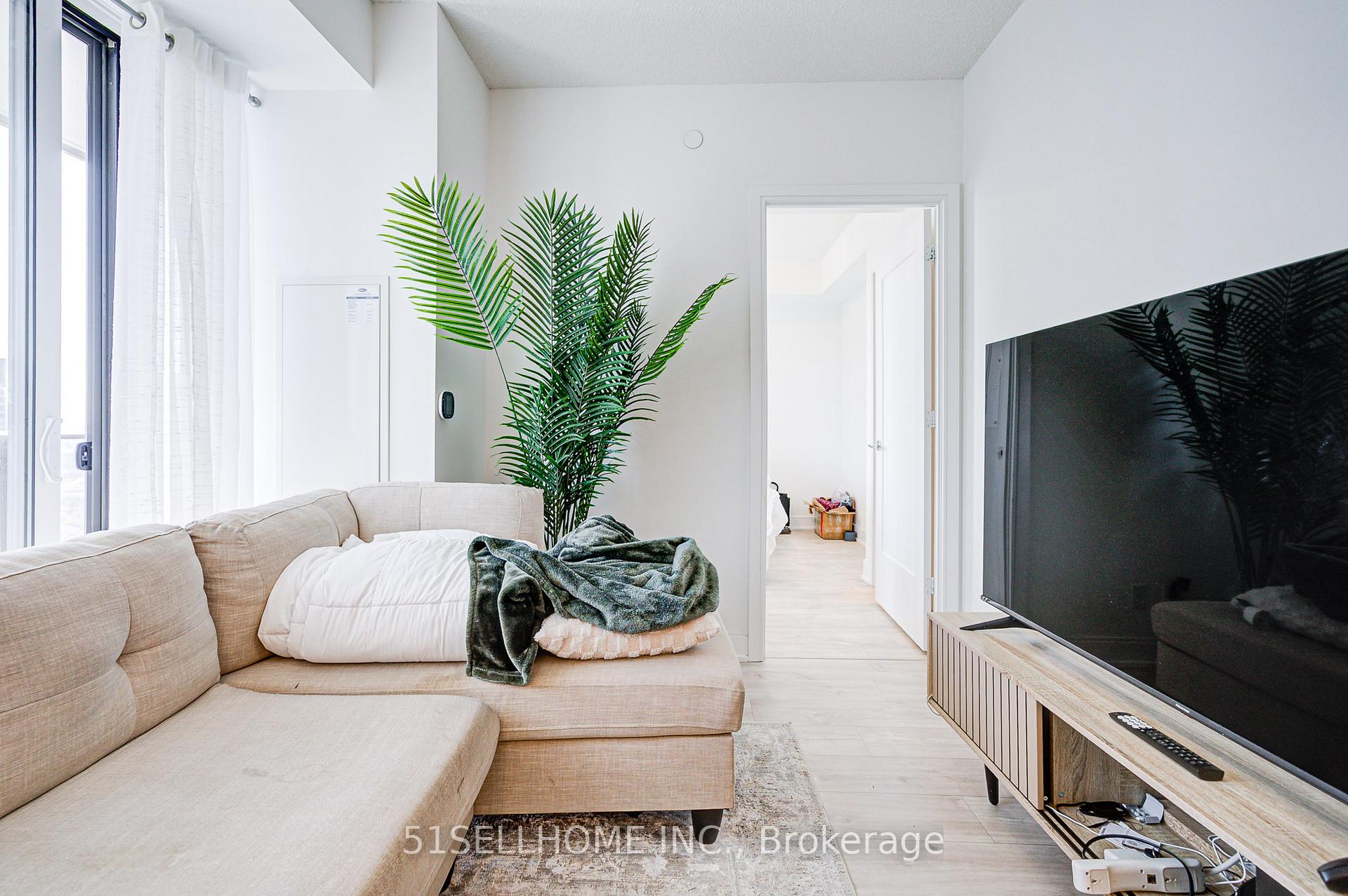 2 Bedrooms Condo at 70 Annie Craig, Toronto For sale