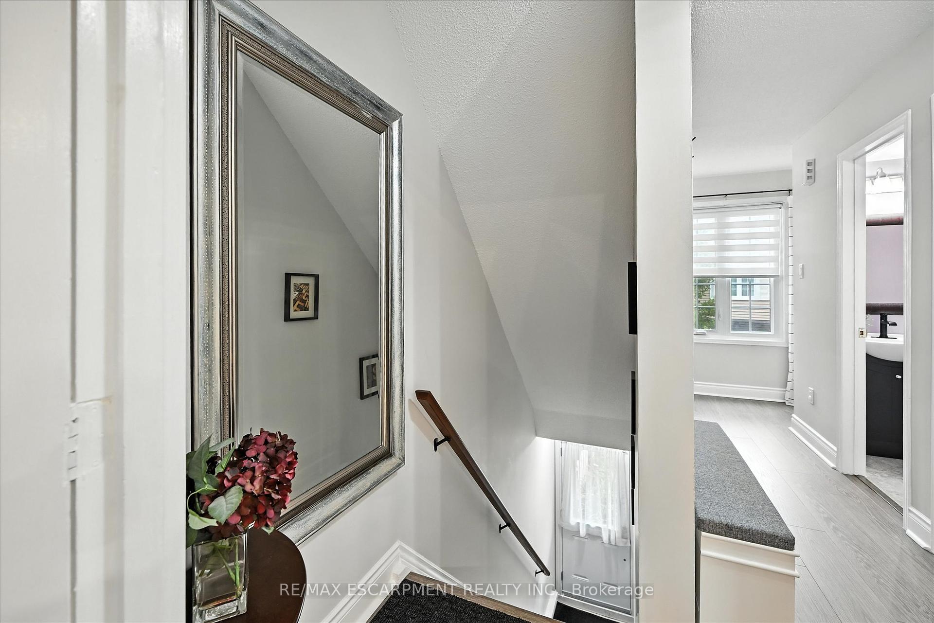 3 Bedrooms Condo at 2110 CLEAVER, Burlington For sale