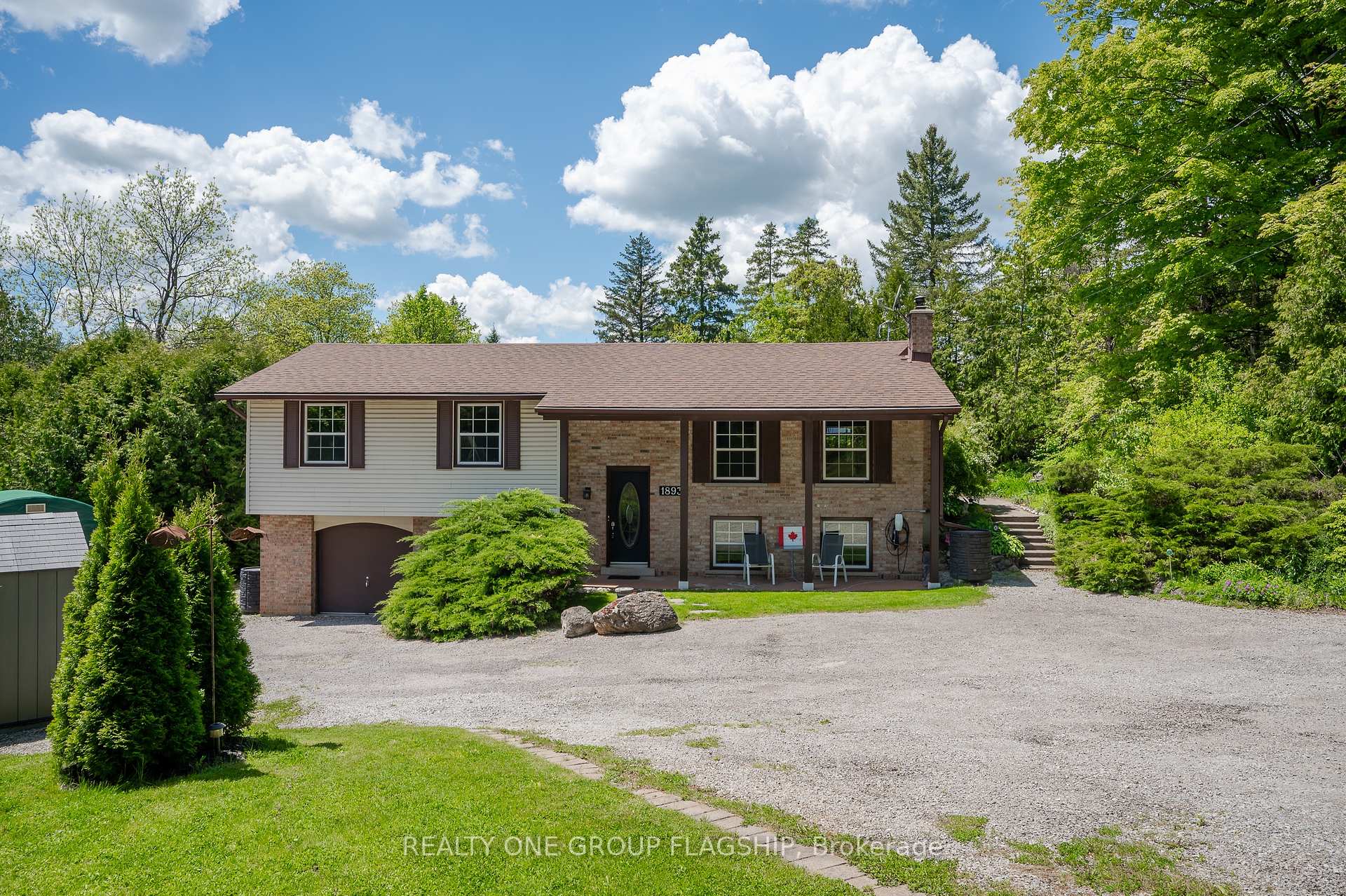 1893 Centre Road, Hamilton, ON L8N 2Z7