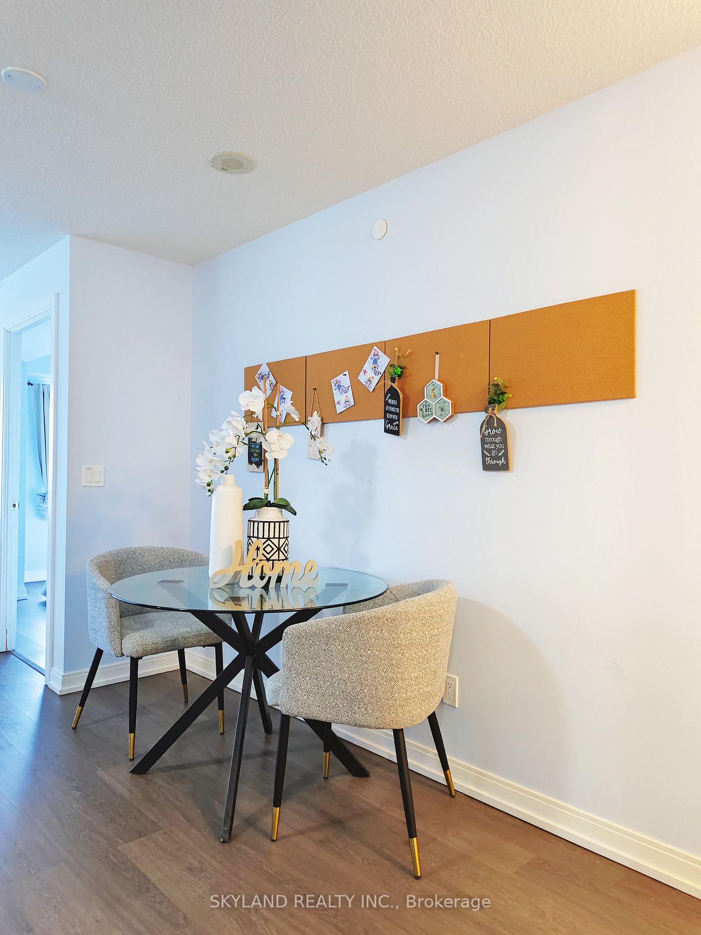 2 Bedrooms Condo at 255 Village Green, Toronto For sale