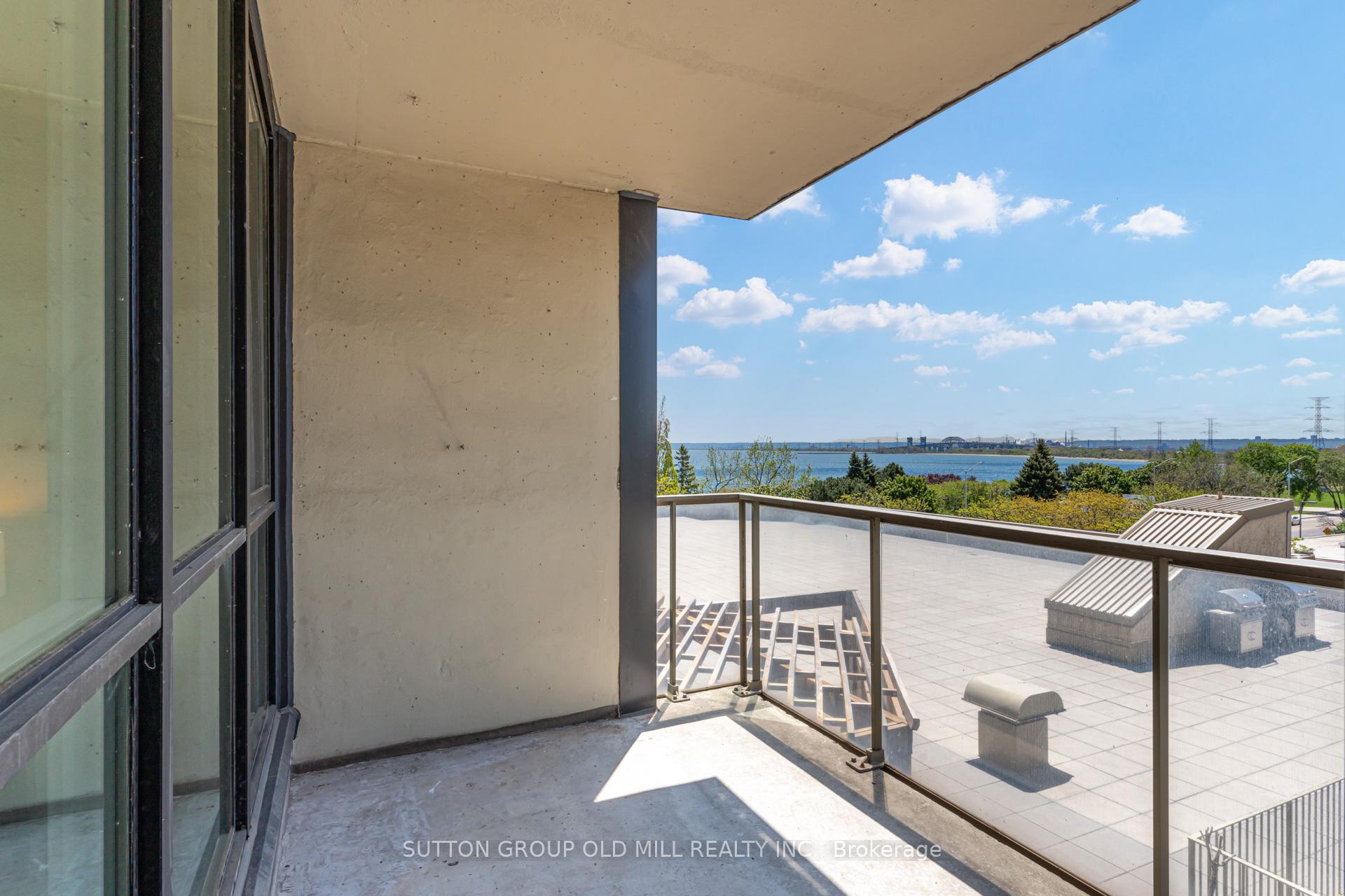 1 Bedroom Condo at 415 Locust, Burlington For sale