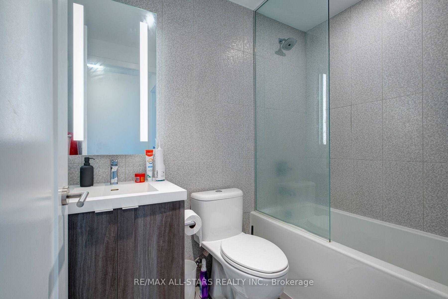 3 Bedrooms Condo at 575 Bloor, Toronto For sale