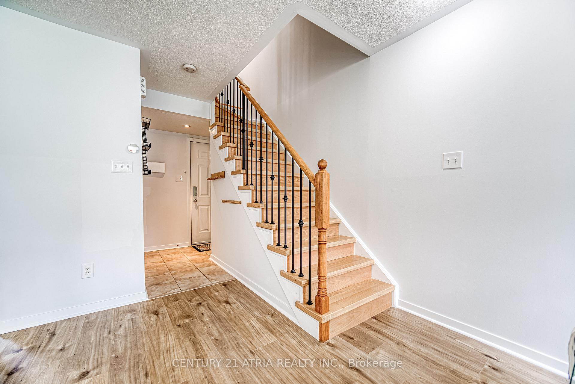 2 Bedrooms Condo at 8 Frances Loring, Toronto For sale
