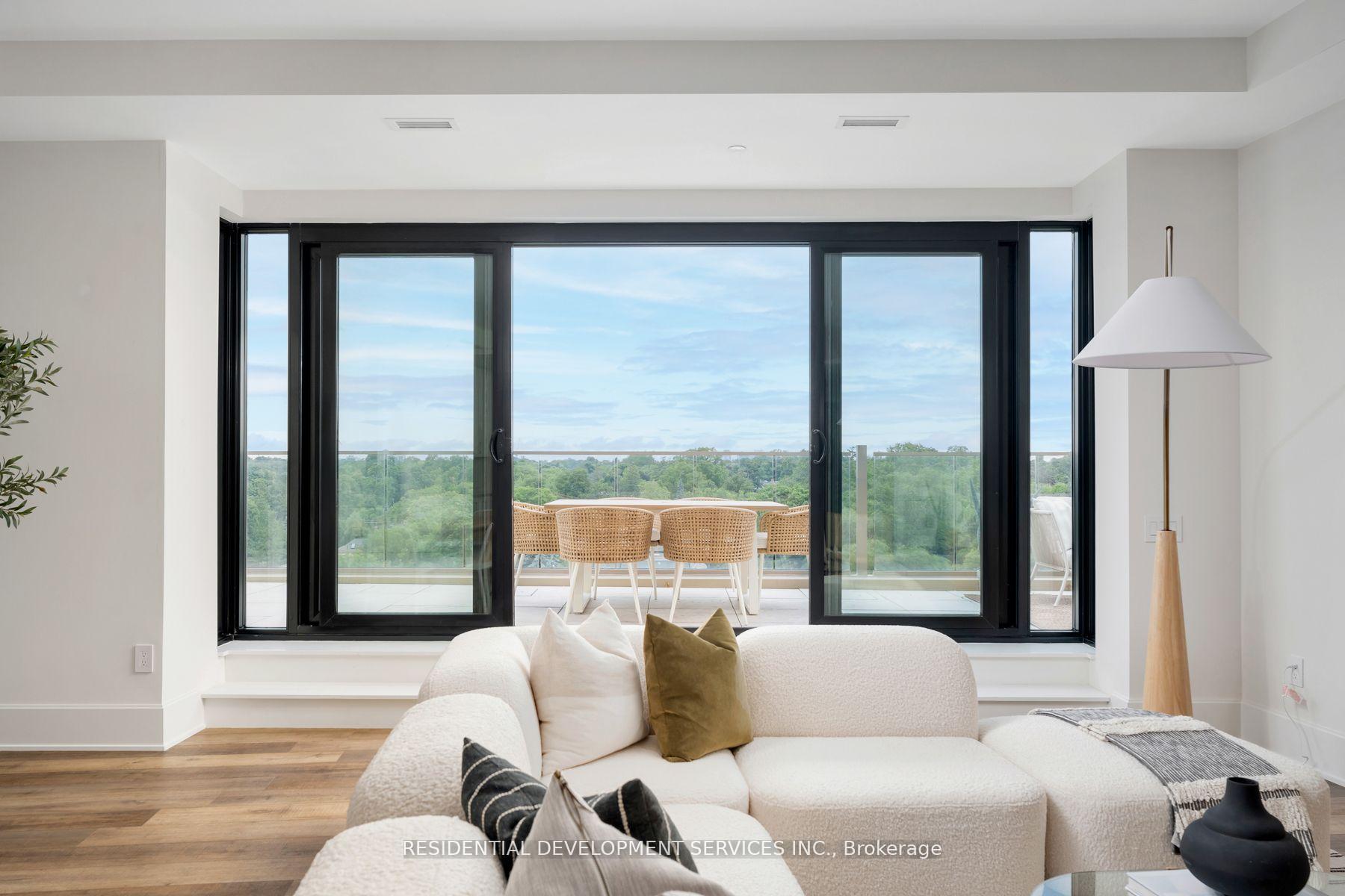 3 Bedrooms Condo at 1 Strathgowan,  Toronto For sale
