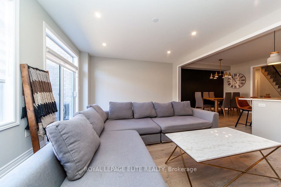 SPACIOUS FAMILY ROOM