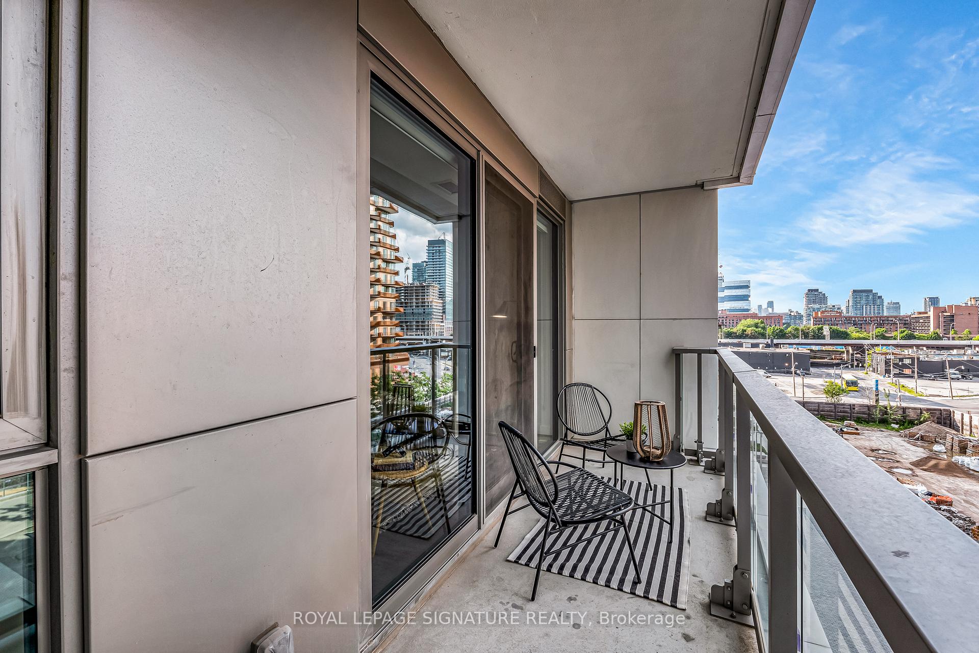3 Bedrooms Condo at 118 Merchants’ Wharf, Toronto For sale
