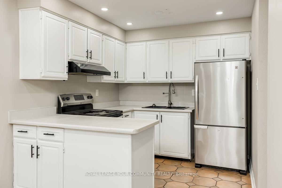 5 Bedrooms Condo at 25 Pebble, Toronto For sale