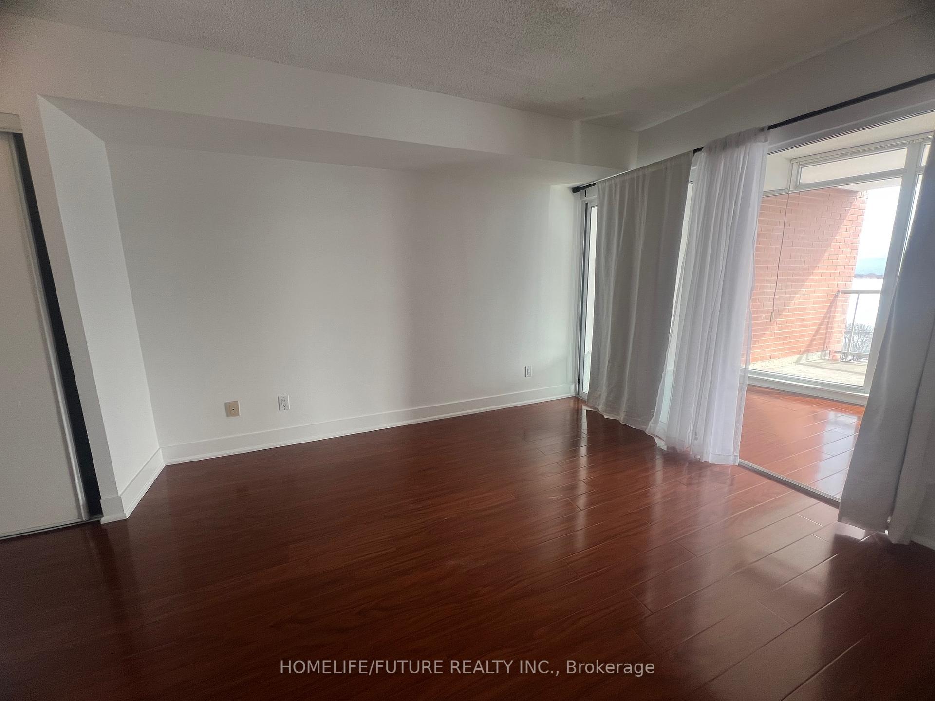 1 Bedroom Condo at 550 Queens,  Toronto For sale