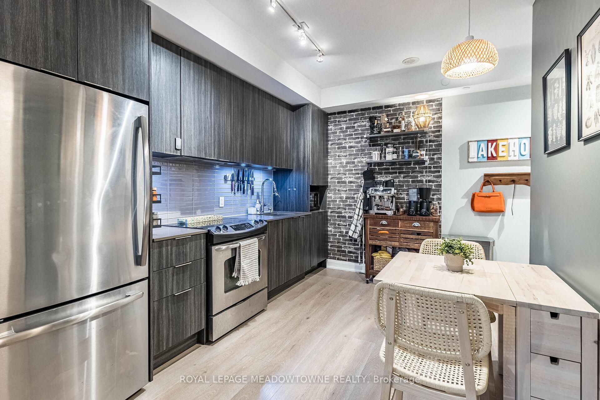 2 Bedrooms Condo at 110 Marine Parade, Toronto For sale
