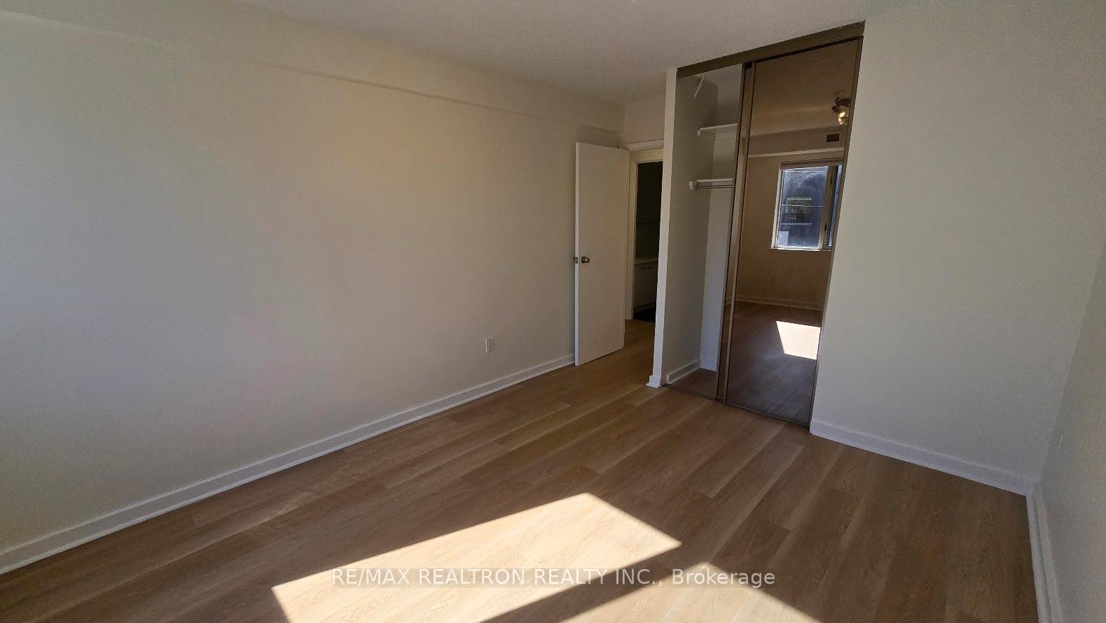2 Bedrooms Condo at 70 Elmsthorpe, Toronto For sale